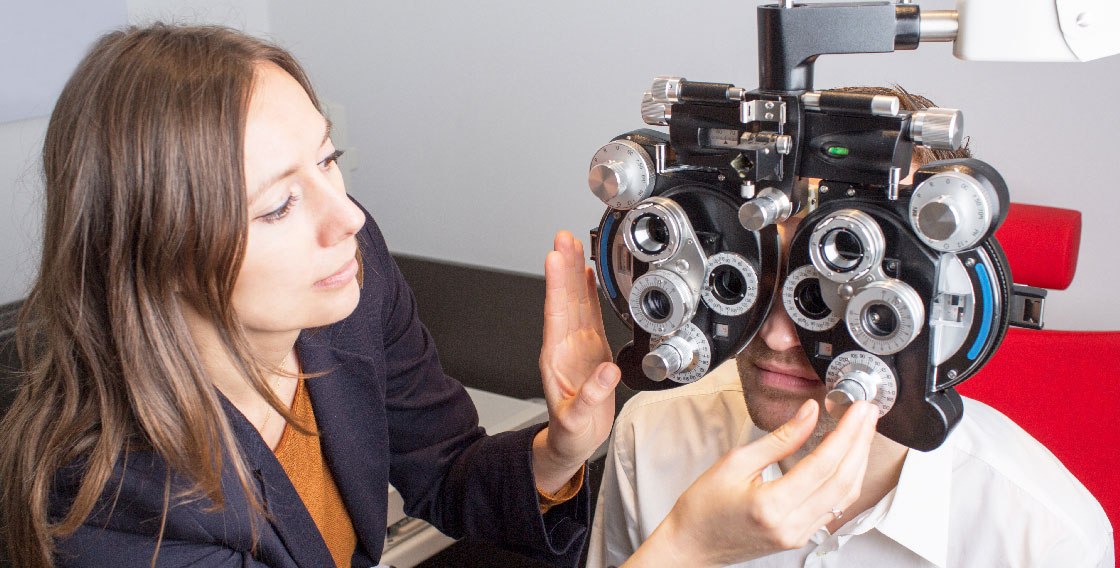 Comprehensive Eye Examination doctor and patient