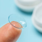 how to put on contact lenses